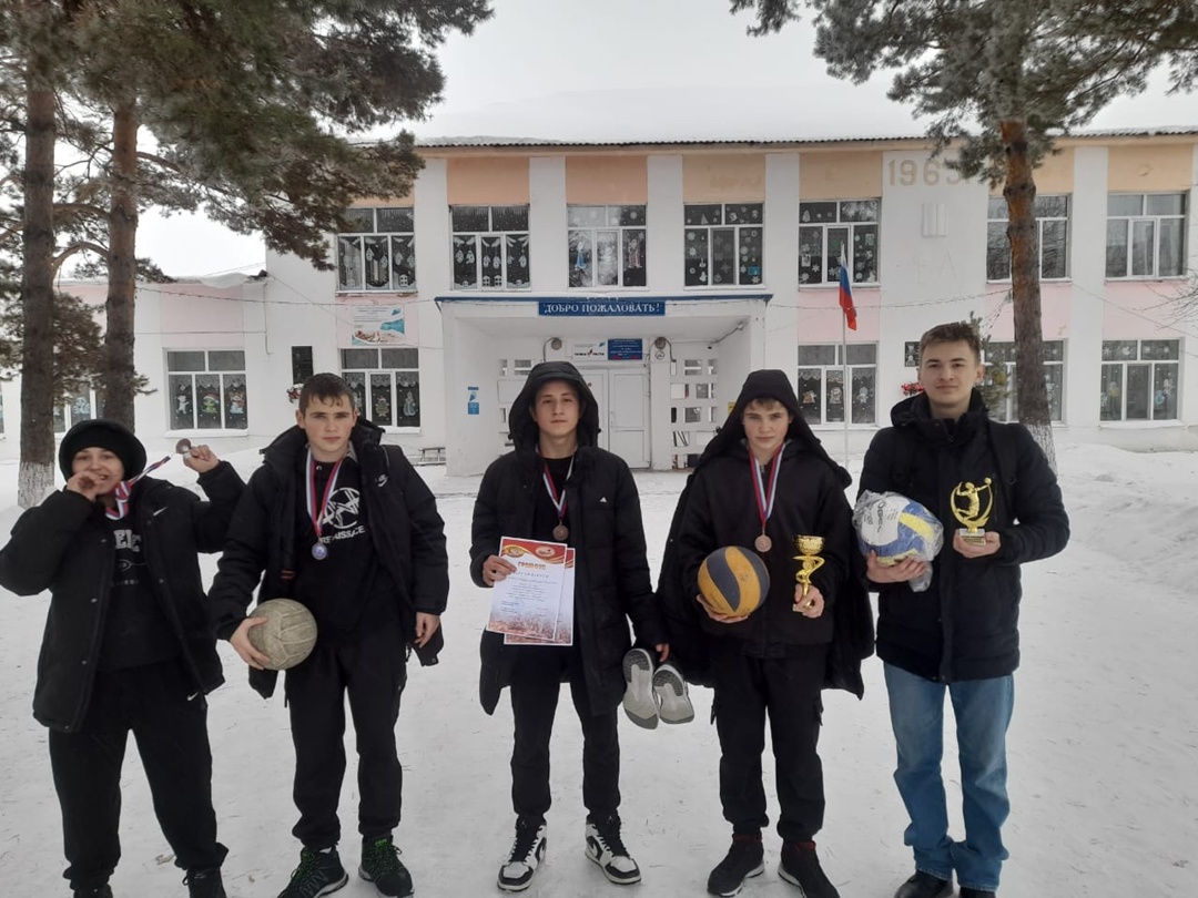 Соревнования по волейболу памяти Героя Советского Союза Николая Николаевича Лукашова ,среди команд школьных спортивных клубов Большереченского района!.